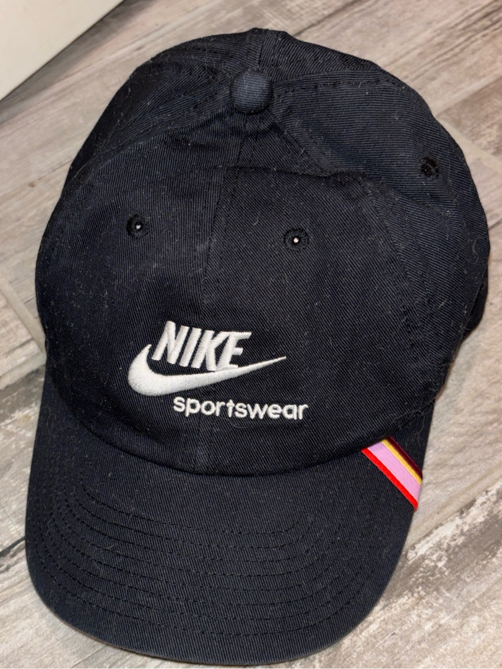Nike Sportswear Black Baseball Cap with Accent pink Stripe women’s hat NEW